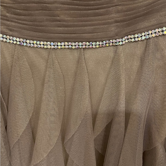 Rare find. Formal dress built in cups long size 8 EUC - Picture 2 of 6